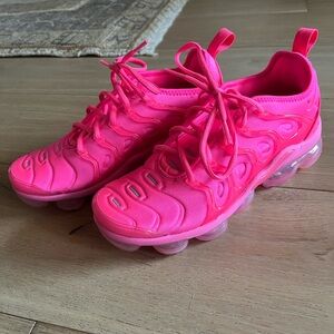 Nike air vapor max in Hyper Pink women size 8